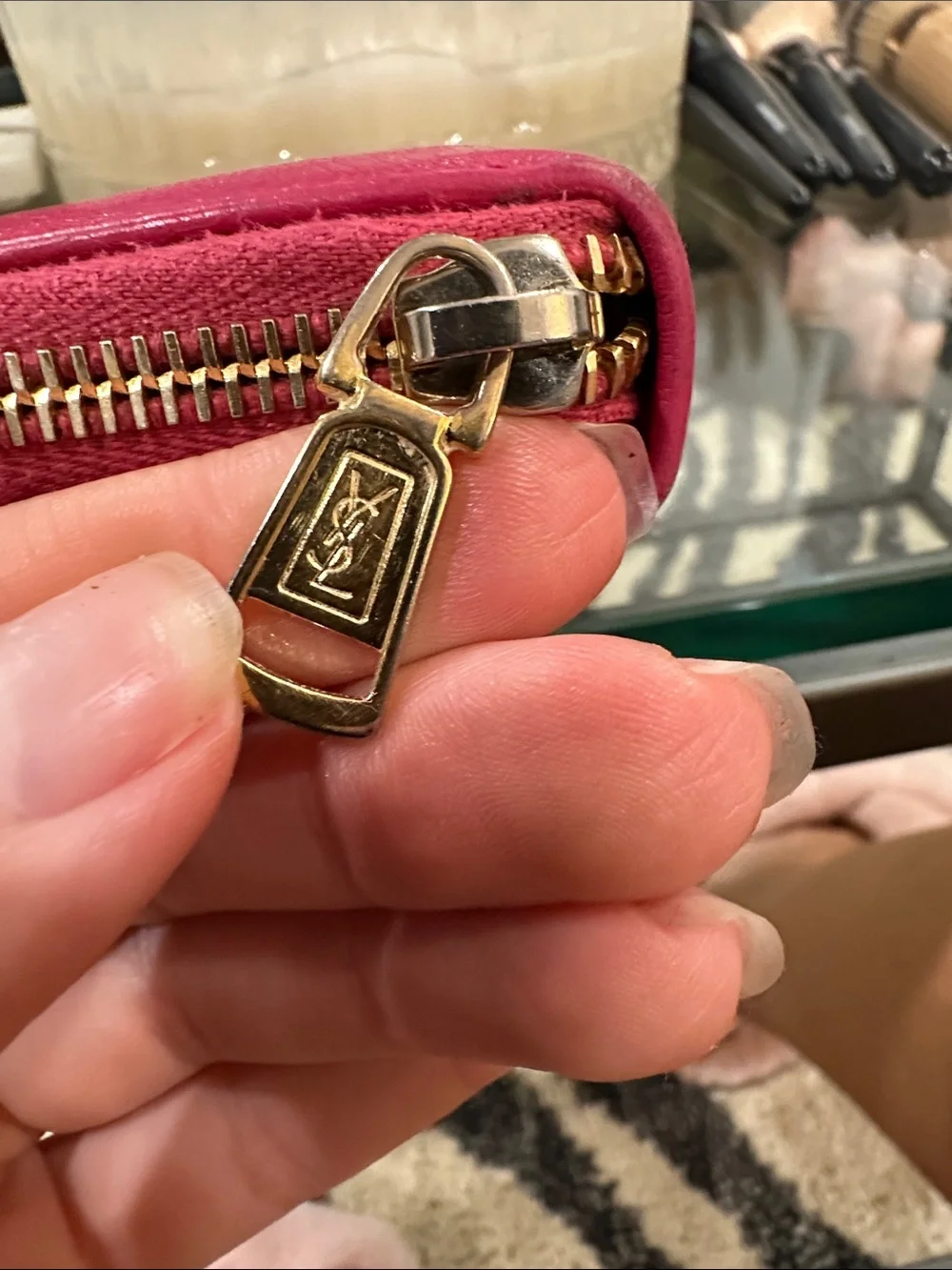 Yves Saint Laurent compact ysl